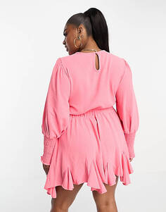 Розовое приталенное платье In The Style Plus с объемными рукавами и плиссированной юбкой