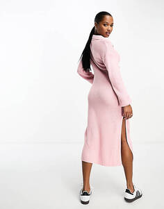 Эксклюзивное розовое платье-джемпер миди с вязаным воротником In The Style Petite
