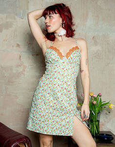 Разноцветное платье мини на бретелях с цветочным принтом Labelrail x Lara Adkins