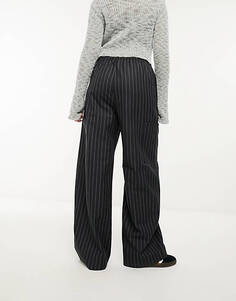Широкие брюки карго в тонкую полоску грязно-черного цвета Weekday Adisa