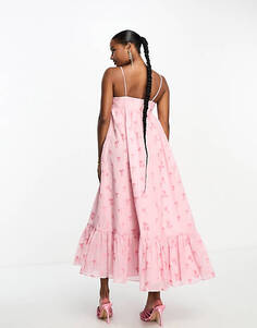 Платье миди на бретелях-трапеции из розовой парчи с цветочным принтом Collective The Label Petite