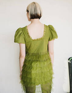 Зеленое платье цвета хаки с оборками и рюшами Labelrail x Julia Cumming