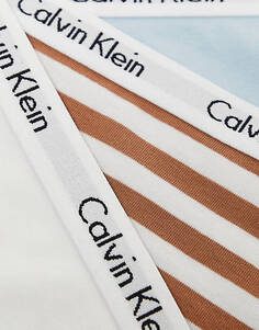 Набор из трех трусов-стрингов Calvin Klein Plus Size Carousel с логотипом в сине-бело-бежевую полоску