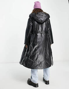 Черное блестящее длинное пальто с капюшоном и блестящей подкладкой Pieces