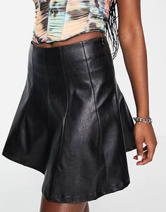 Черная плиссированная плиссированная юбка с эффектом кожи In The Style x Perrie Sian