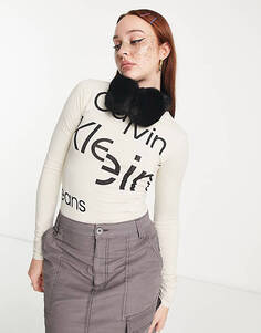 Боди цвета яичной скорлупы с ярким рваным логотипом Calvin Klein Jeans