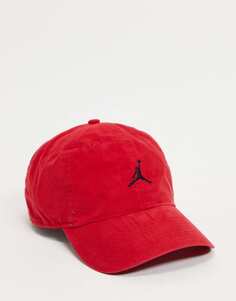 Красная кепка с логотипом Jordan Jumpman