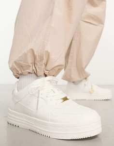 Белые массивные кроссовки на шнуровке Bershka