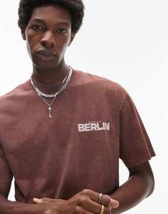 Темно-коричневая футболка оверсайз Topman с потертым принтом «Берлин»