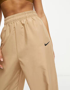 Тканые джоггеры Nike Trend в конопляно-коричневом цвете