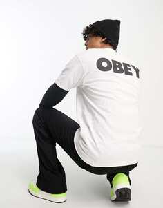 Белая футболка с ярким логотипом на спине Obey