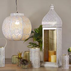 30,5-дюймовый белый и золотой напольный фонарь со свечой в марокканском стиле Christmas Central