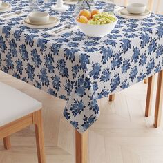 Квадратная скатерть, 100% полиэстер, 70x70 дюймов, синяя с цветочным принтом и горошком. Fabric Textile Products