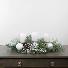 30-дюймовый тройной подсвечник из зеленой сосны и иглы с шишками и рождественскими украшениями Christmas Central