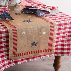 74-дюймовая дорожка для стола из мешковины Americana со звездами и полосами, 4 июля Contemporary Home Living