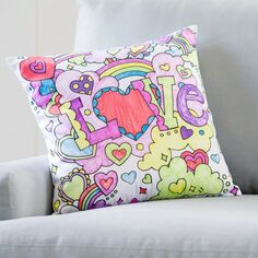 Набор подушек HearthSong Color Pops для детей, который можно раскрасить по своему вкусу, чехол для подушки площадью 15 квадратных дюймов, вставка для подушки и шесть моющихся маркеров HearthSong