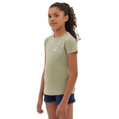 Элегантная блестящая футболка с круглым вырезом для девочек 7–14 лет Bench DNA стандартного цвета с маленькой эмблемой из серебряной фольги Bench DNA