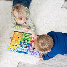 Мелисса и Дуг запирают настольную головоломку Melissa &amp; Doug