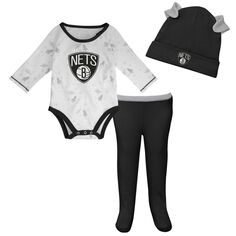 Белый/черный комплект из трех частей для новорожденных и младенцев Brooklyn Nets, боди Dream Team с длинными рукавами, вязаная шапка с манжетами и брюки на ножках Outerstuff