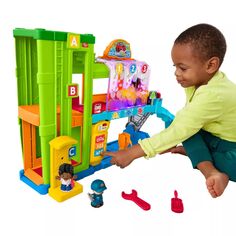 Набор обучающих игрушек Fisher-Price Little People с фигурками и игрушечной машинкой для обучения гаражу Little People