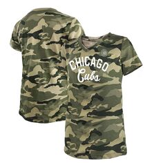 Молодежная футболка New Era Green Chicago Cubs 2021 с камуфляжным рисунком и v-образным вырезом ко Дню вооруженных сил New Era