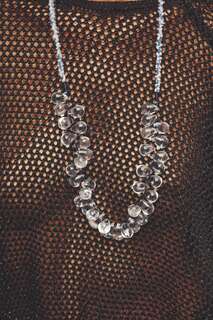 Ожерелье с аксессуарами из смолы Zara, лед