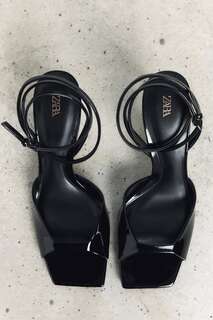 Босоножки на высоком каблуке из искусственной лакации Zara, черный