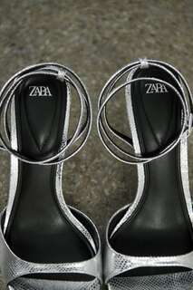 Босоножки с ремнями на ноги Zara, серебро