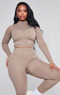 PrettyLittleThing Спортивный топ с длинными рукавами и фирменной контрастной строчкой Shape Taupe