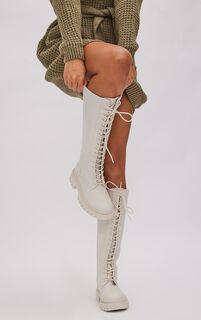 PrettyLittleThing Off-White Широкие ботинки из искусственной кожи с круглым носком до колена