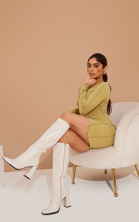 PrettyLittleThing Кремовые сапоги до колена на расклешенном каблуке с носком из искусственной кожи