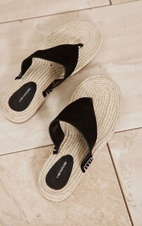PrettyLittleThing Черные замшевые сандалии-мюли-эспадрилья с ремешками на носке