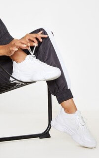 PrettyLittleThing Белые кроссовки на шнуровке с пузырьковой подошвой