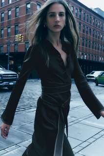 Атласное платье с контрастной отстрочкой ZARA, черный