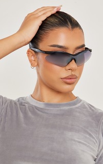 PrettyLittleThing Черные солнцезащитные очки со спортивными линзами и козырьком с эффектом омбре