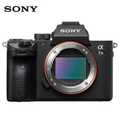 Фотоаппарат Sony Alpha 7 III Body（a7M3/A73/ILCE-7M3）