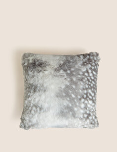 Подушка из искусственного меха со снежным леопардом Marks &amp; Spencer