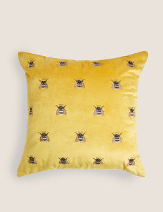 Бархатная подушка с вышивкой пчелы Marks &amp; Spencer, охра