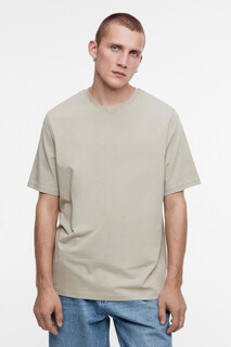 футболка мужская Футболка хлопковая базовая с V-образным вырезом Befree