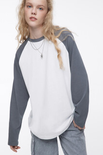 джемпер женский Лонгслив oversize с контрастными рукавами реглан Befree