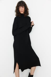 Платье Trendyol миди с мягкой текстурой и высоким воротником, черный