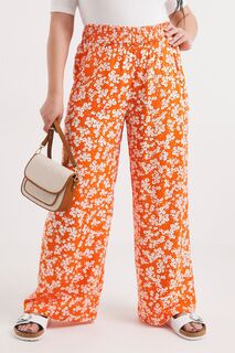Оранжевые брюки с цветочным принтом широкие брючины и присборенные на талии Simply Be, оранжевый