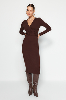 Платье Trendyol макси с v-образным вырезом трикотажное, коричневый