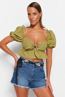 Блузка Trendyol укороченная с тканой оборкой, темно-зеленый