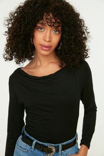 Блузка Trendyol вискозная эластичная с длинными рукавами и вырезом , черный