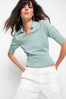 Блузка Trendyol из блестящего трикотажа с воротником-поло, светло-зеленый