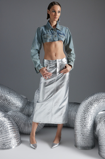 Юбка макси джинсовая Trendyol с разрезом и блестящим металлизированным принтом, серебряный
