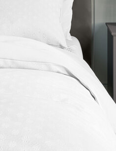 Комплект постельного белья из чистого хлопка с помпонами Добби Marks &amp; Spencer, белый