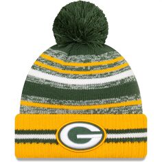 Мужская официальная вязаная шапка New Era Green/Gold Green Bay Packers 2021 NFL Sideline Sport с помпонами и манжетами