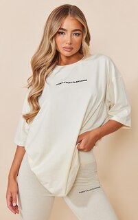 PrettyLittleThing Бежевая футболка оверсайз с принтом